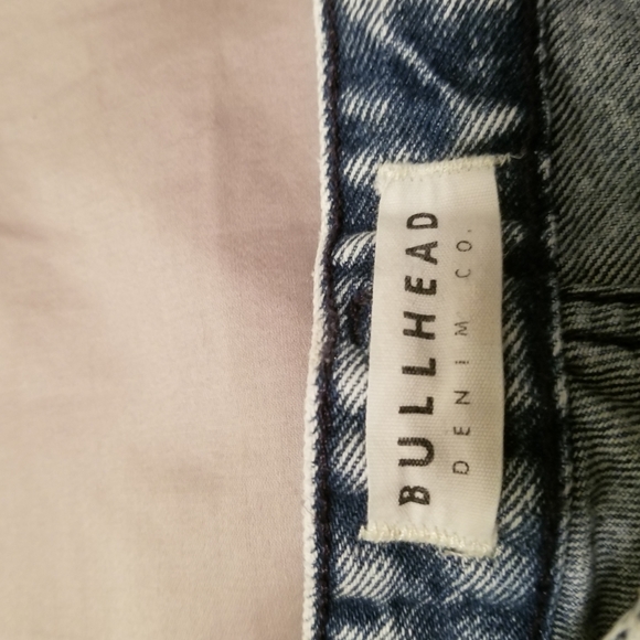 Bullhead Distressed Jean Shorts - Picture 3 of 4